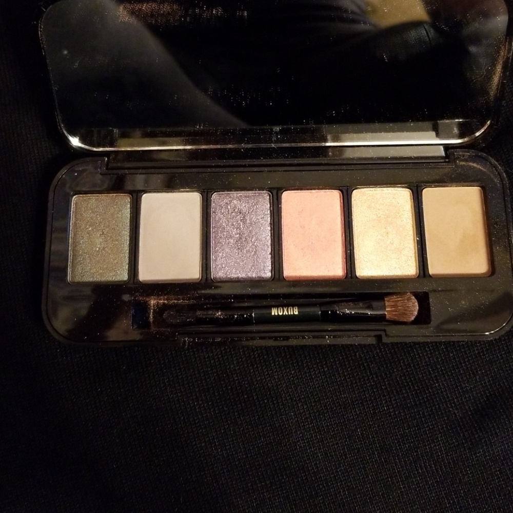 Buxom custom palette
